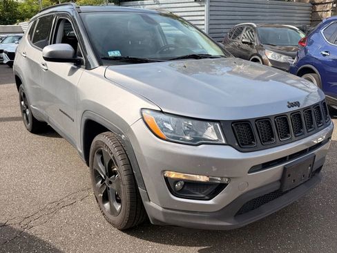 Used 2019 Jeep Compass Latitude image 3