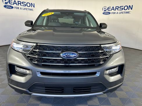 Used 2024 Ford Explorer XLT w/ Equipment Group 202A AWD/4WD image 2