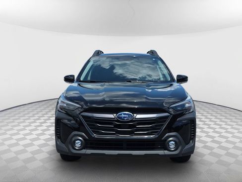 Used 2025 Subaru Outback Premium AWD/4WD image 3