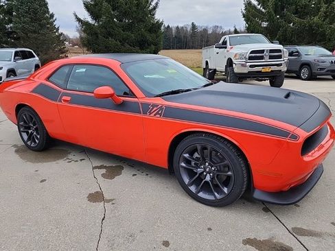 Used 2023 Dodge Challenger R/T w/ T/A Package image 6