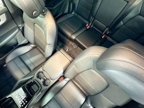 Certified 2025 Porsche Cayenne image 18