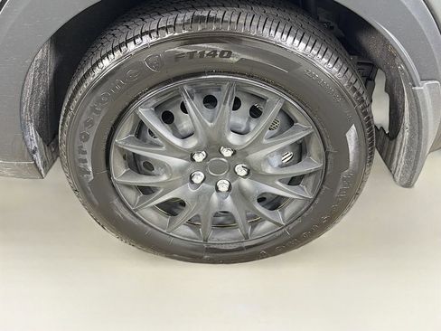 Used 2025 Nissan Kicks Play S FWD image 28