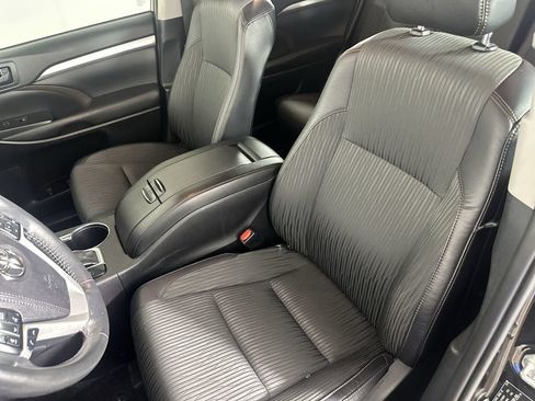 Used 2019 Toyota Highlander Plus AWD/4WD image 20