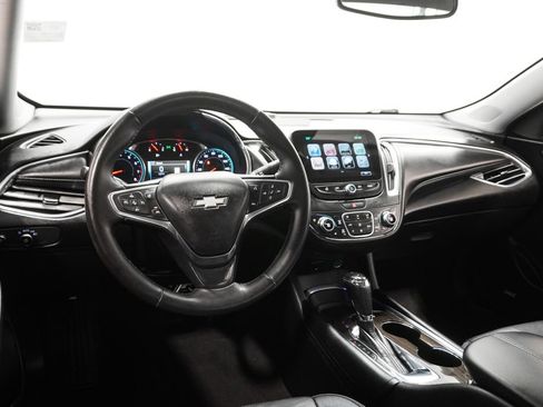 Used 2018 Chevrolet Malibu Premier w/ Driver Confidence Package image 18