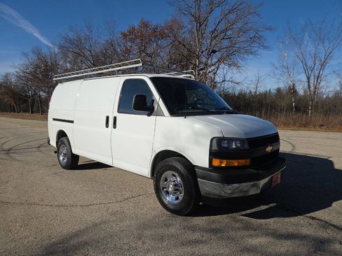 Used 2019 Chevrolet Express 3500 3500 3dr Cargo Van w/ Driver Convenience Package image 8