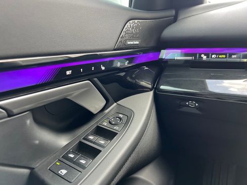 Used 2024 BMW i5 eDrive40i w/ Convenience Package image 46