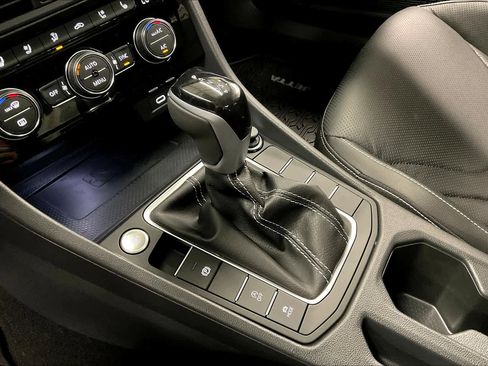 Used 2024 Volkswagen Jetta SEL image 12