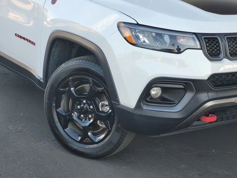 Used 2024 Jeep Compass Trailhawk image 3