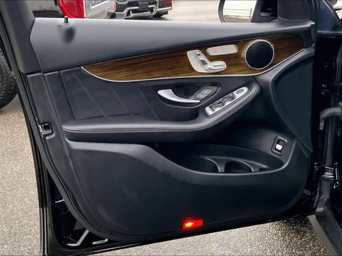 Used 2019 Mercedes-Benz GLC 300 4MATIC image 22