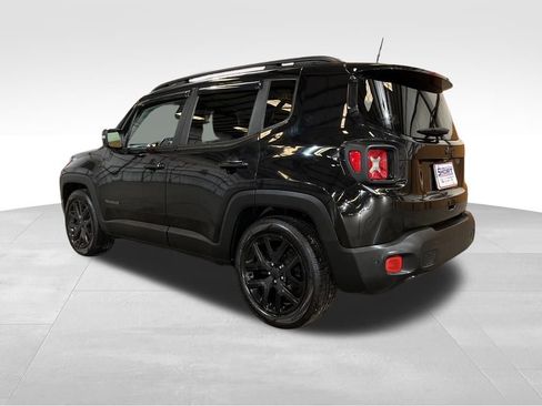 Used 2018 Jeep Renegade Altitude w/ UConnect 8.4 Nav Group FWD image 3