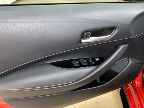 Used 2021 Toyota Corolla SE w/ Special Edition FWD image 10