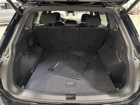 Certified 2024 Volkswagen Tiguan SE R-Line image 12