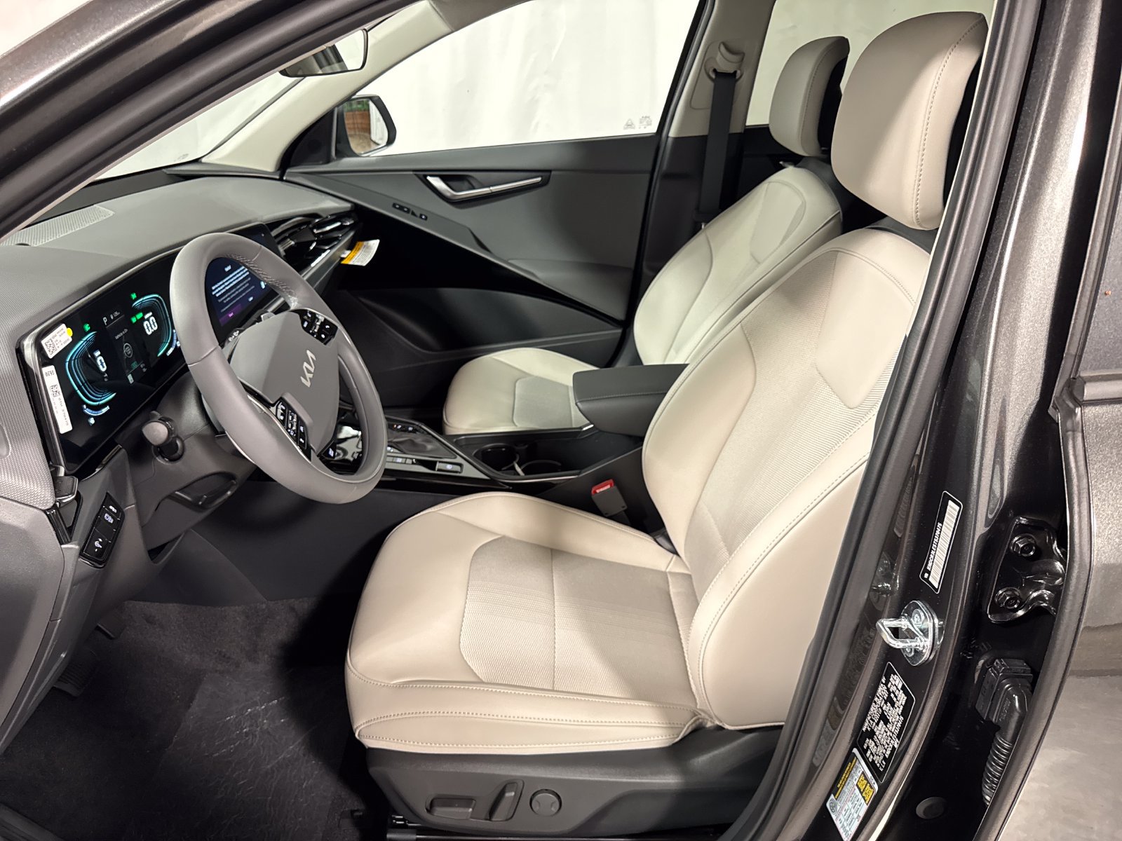 New 2026 Kia Niro EX FWD image 3