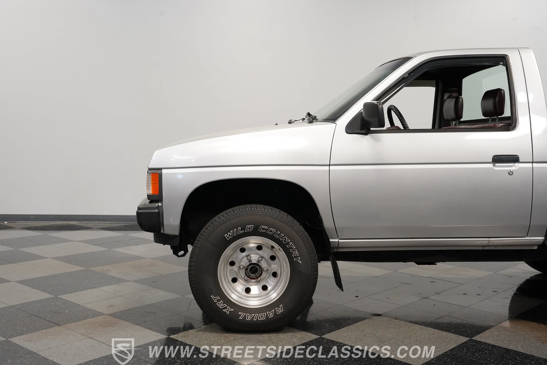 Used 1990 Nissan Pickup 4x4 Regular Cab image 24