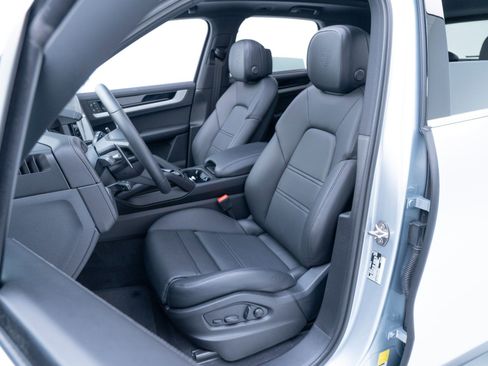 Certified 2025 Porsche Cayenne image 5