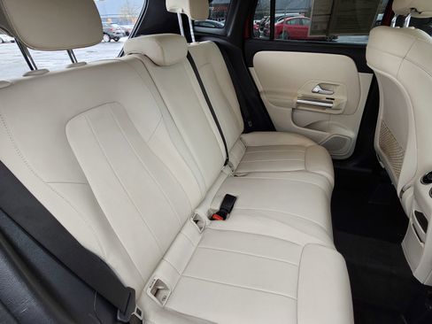 Used 2021 Mercedes-Benz GLA 250 4MATIC w/ Premium Package image 14