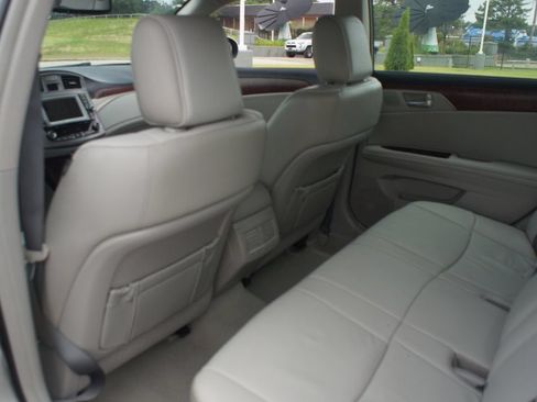 Used 2012 Toyota Avalon Limited FWD image 12