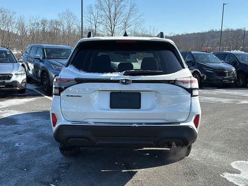 Used 2025 Subaru Forester Premium image 4
