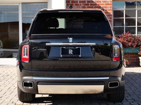 Used 2023 Rolls-Royce Cullinan w/ Cullinan Package image 33
