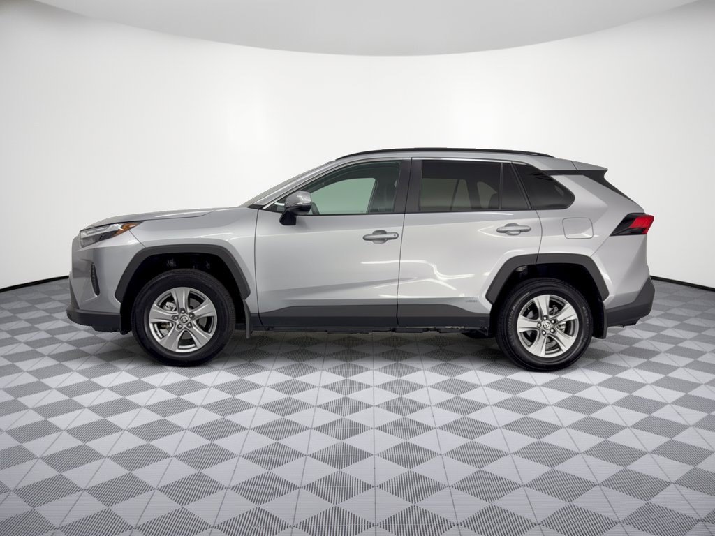 Used 2024 Toyota RAV4 XLE AWD/4WD image 2