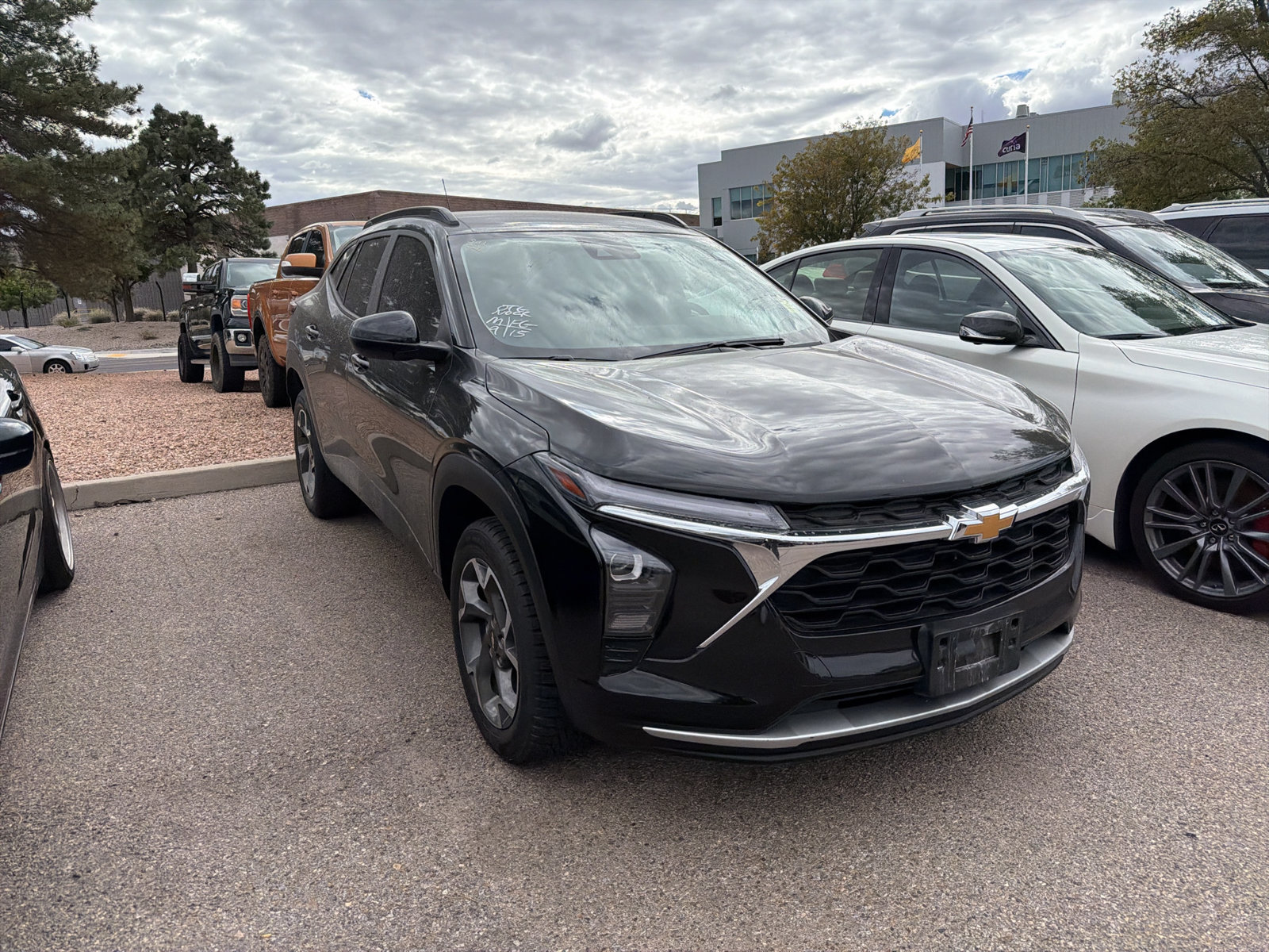 Used 2024 Chevrolet Trax LT w/ LT Convenience Package FWD image 3