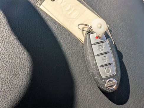 Used 2020 Nissan Pathfinder SV image 35