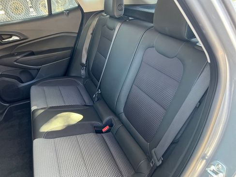 Used 2025 Chevrolet Trax LT image 31