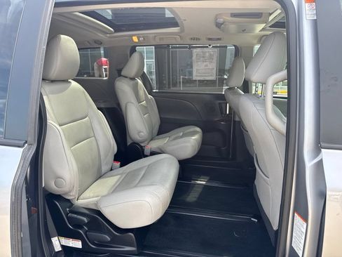 Used 2017 Toyota Sienna Limited AWD/4WD image 31