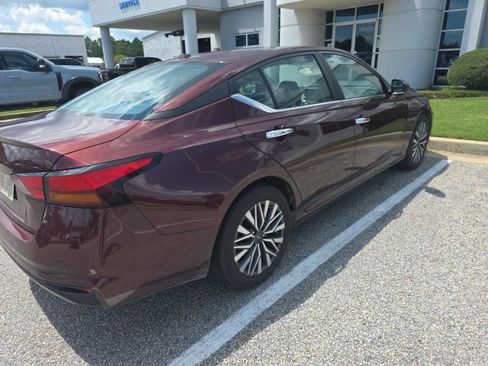 Used 2025 Nissan Altima 2.5 SV FWD image 6
