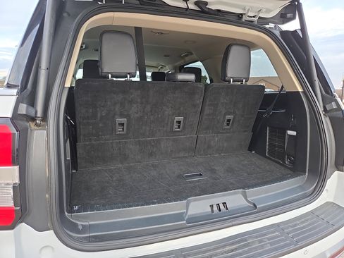 Used 2024 Ford Expedition XLT image 8