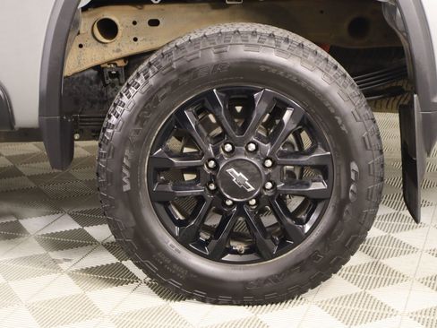 Used 2025 Chevrolet Silverado 2500 Custom w/ Custom Value Package image 17