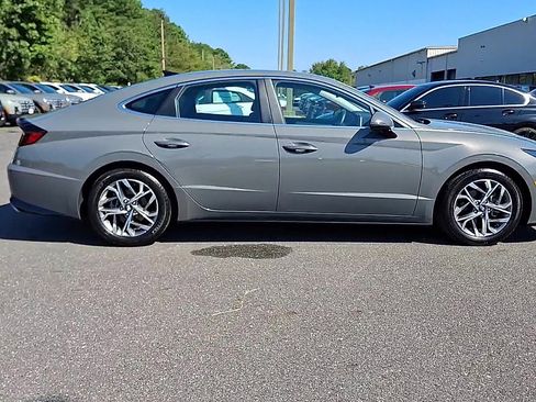 Certified 2022 Hyundai Sonata SEL w/ Convenience Package image 9