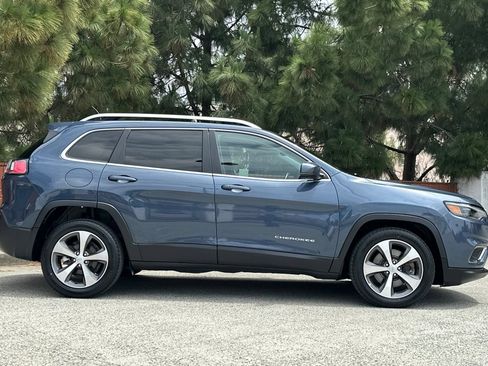 Used 2020 Jeep Cherokee Limited w/ Advanced Safety Group FWD image 3