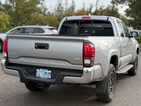 Used 2021 Toyota Tacoma SR5 AWD/4WD image 5