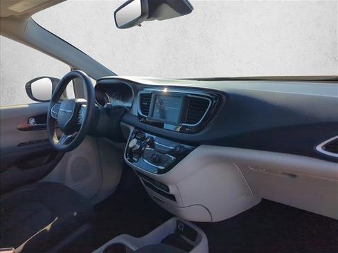 Used 2023 Chrysler Voyager LX image 15
