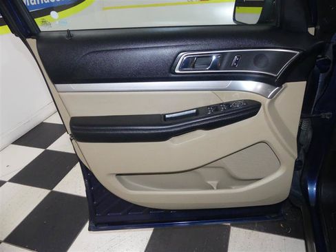 Used 2016 Ford Explorer XLT w/ Equipment Group 202A AWD/4WD image 26