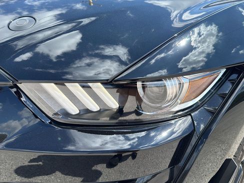 Used 2022 Ford Mustang Shelby GT500 w/ Technology Package image 11