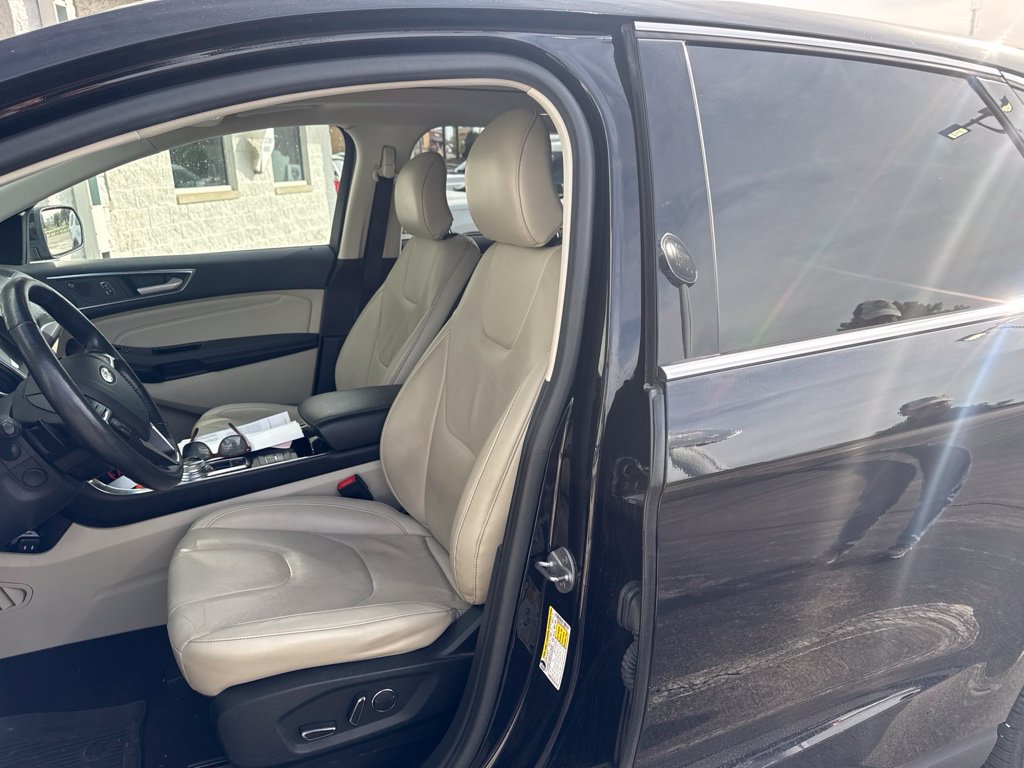 Used 2019 Ford Edge Titanium w/ Equipment Group 301A AWD/4WD image 6