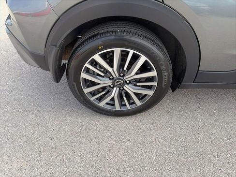 Used 2023 Nissan Kicks SV image 33