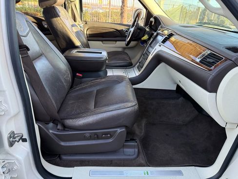 Used 2013 Cadillac Escalade Platinum image 21