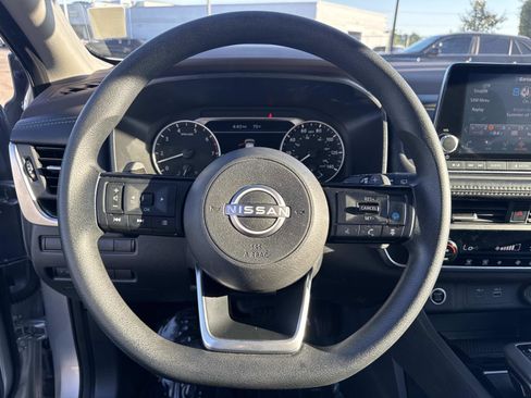 Used 2023 Nissan Rogue SV image 7