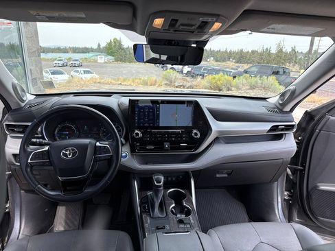 Used 2020 Toyota Highlander Platinum AWD/4WD image 10