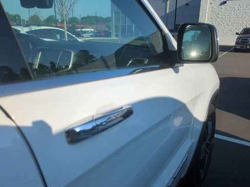 Used 2017 Jeep Grand Cherokee Limited w/ Luxury Group II AWD/4WD image 9