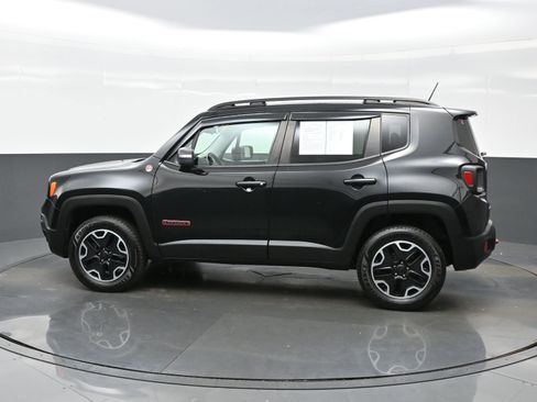Used 2017 Jeep Renegade Trailhawk image 3