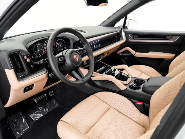Certified 2026 Porsche Cayenne AWD/4WD image 4
