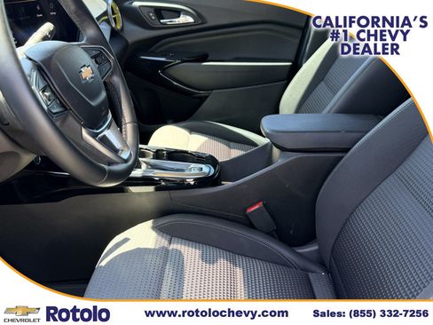 Used 2025 Chevrolet Trax LT w/ LT Convenience Package FWD image 17