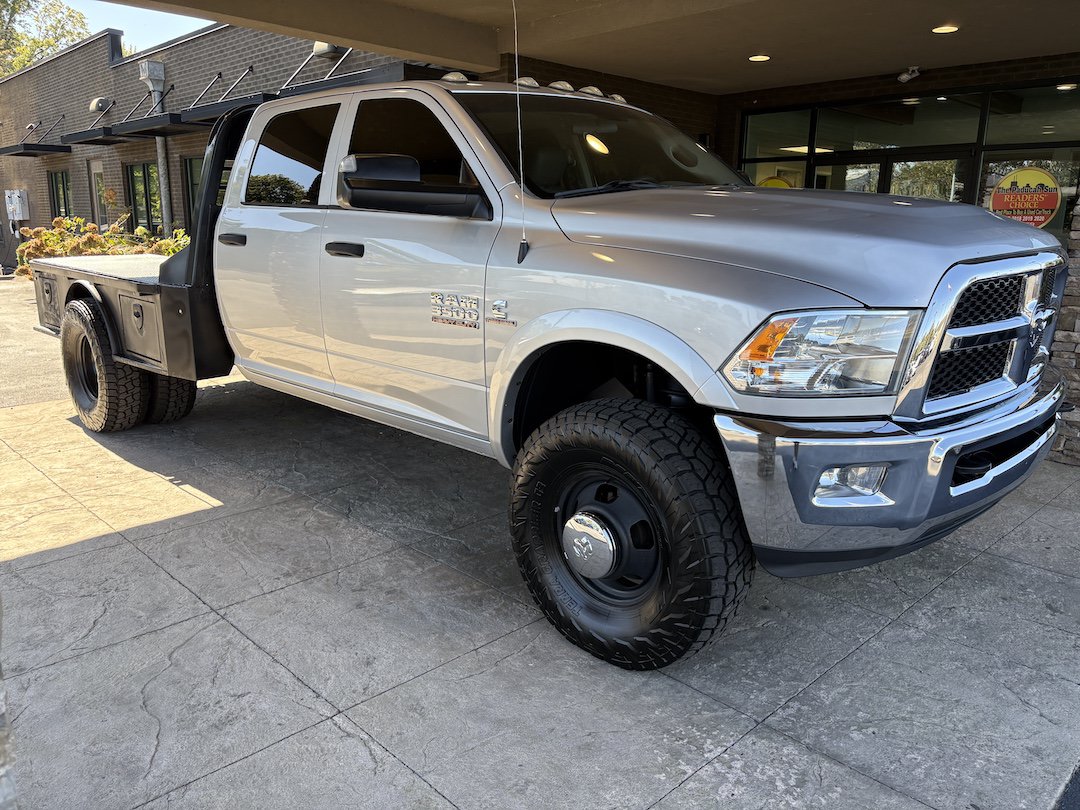 Used 2018 RAM 3500 Tradesman w/ Chrome Appearance Group AWD/4WD image 3