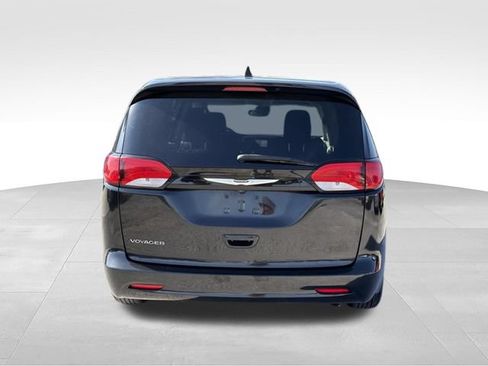 Used 2023 Chrysler Voyager LX FWD image 4
