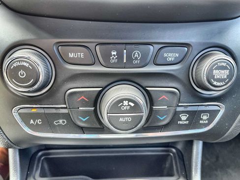Used 2019 Jeep Cherokee High Altitude AWD/4WD image 16