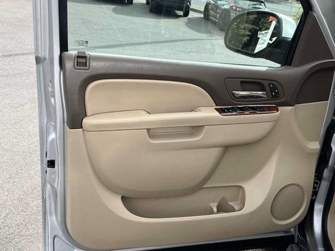 Used 2012 GMC Yukon SLT w/ SLT-2 Equipment Package AWD/4WD image 16
